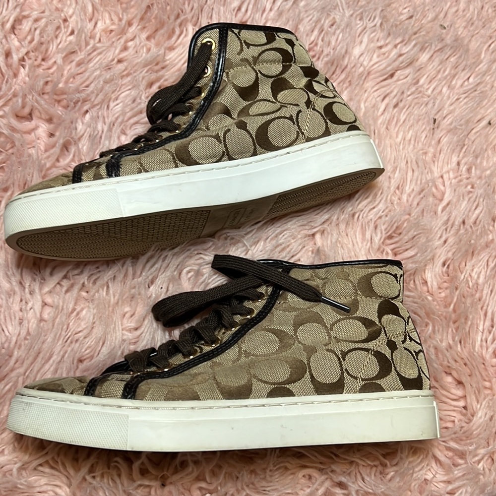 Coach - Picture 2 of 2